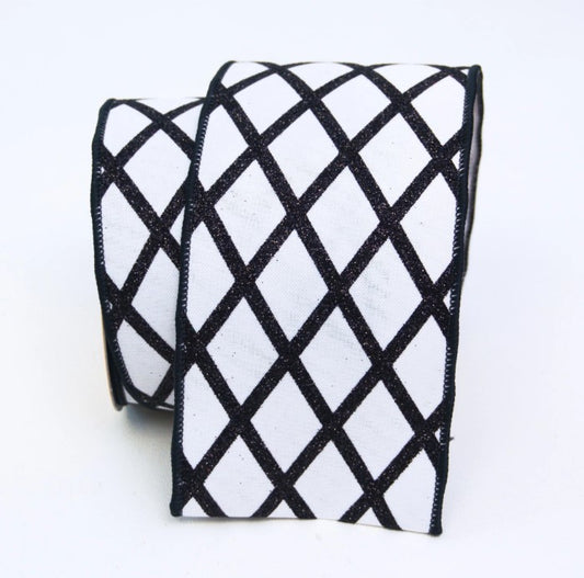 a black and white diamond pattern on a fabric, with the diamonds arranged in a diagonal grid.